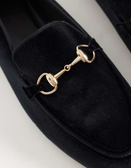 ASOS DESIGN smalle loafers met goudkleurige snaffle in zwart fluweel, 5 van 5