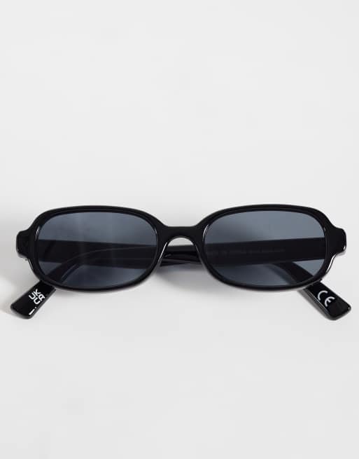 ASOS DESIGN smalle rektangulære solbriller i sort med røgsorte glas, 2 af 3