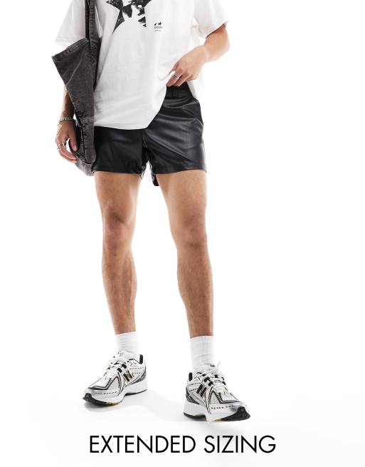 ASOS DESIGN - Smalle shorts i sort læderlook