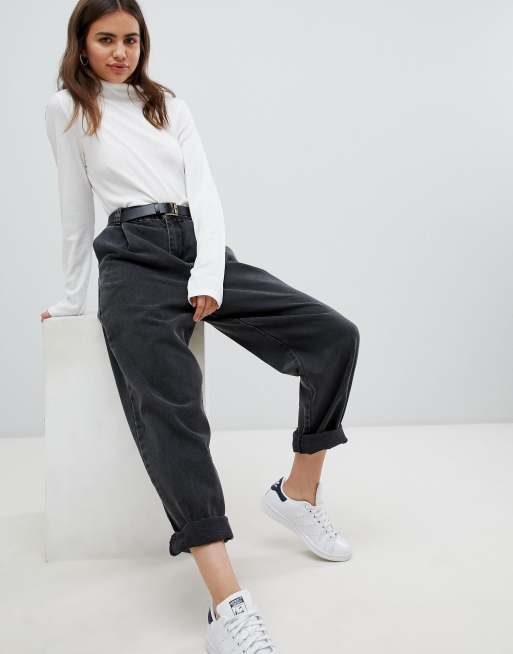 ASOS DESIGN - Smaltoelopende boyfriend jeans met ronde zomen en riem in zwart met wassing