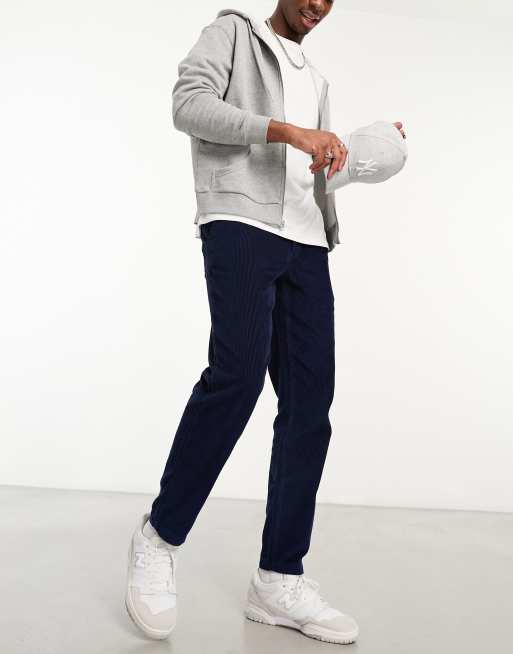 ASOS DESIGN - Smaltoelopende broek van corduroy in marineblauw 