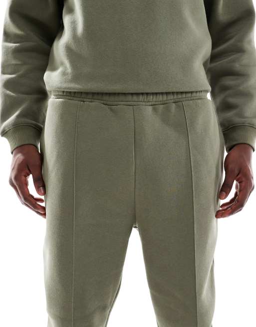ASOS DESIGN - Smaltoelopende joggingbroek met plooi in groen, 4 van 5