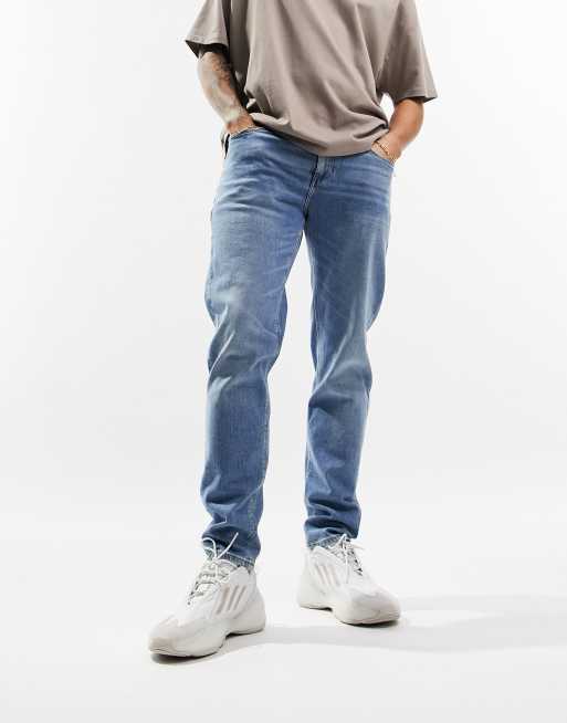 ASOS DESIGN - Smaltoelopende stretch jeans in vintage lichtblauwe wassing