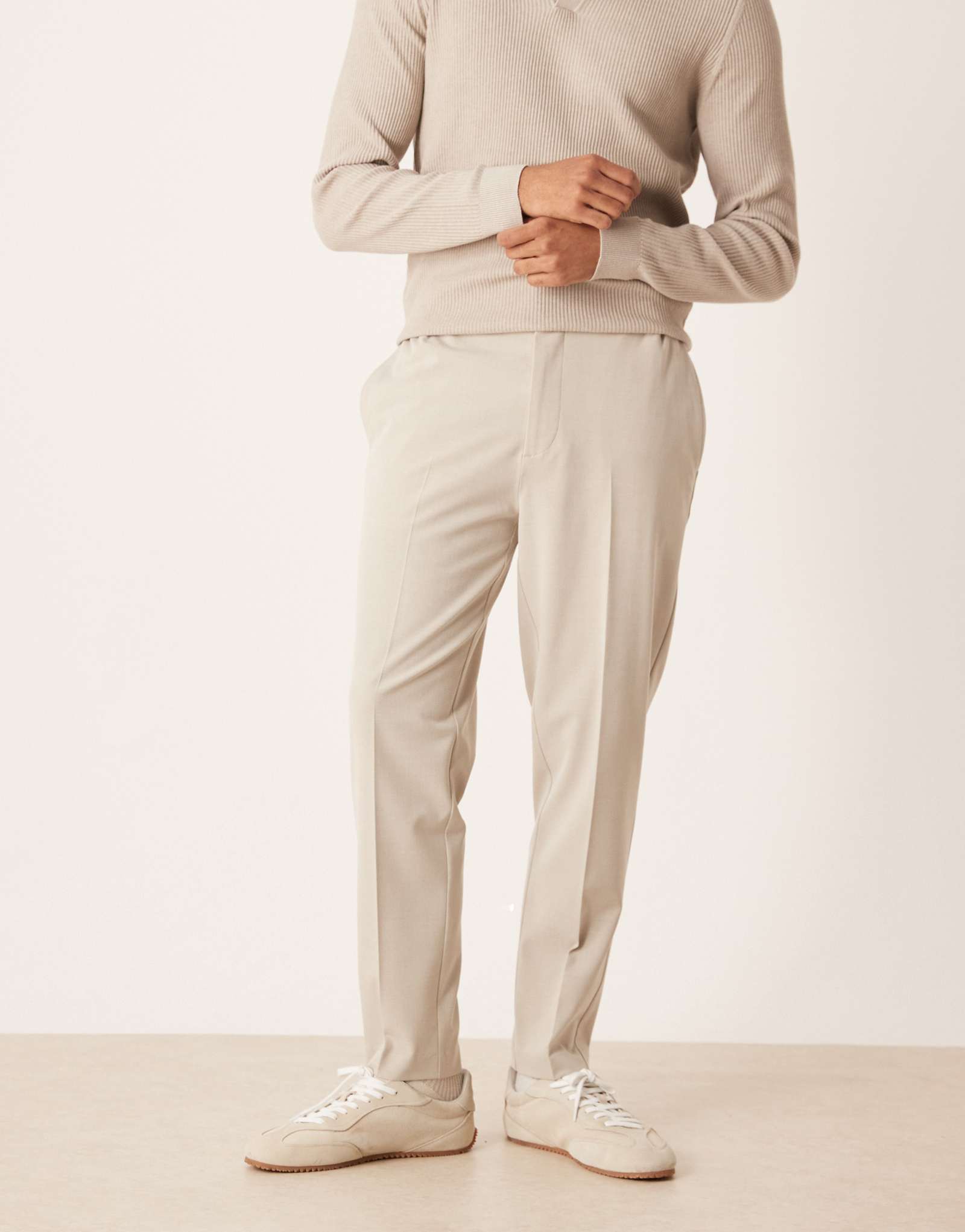 Зауженные брюки-стрейч ASOS DESIGN smart comfort из светлого камня с эластичным поясом