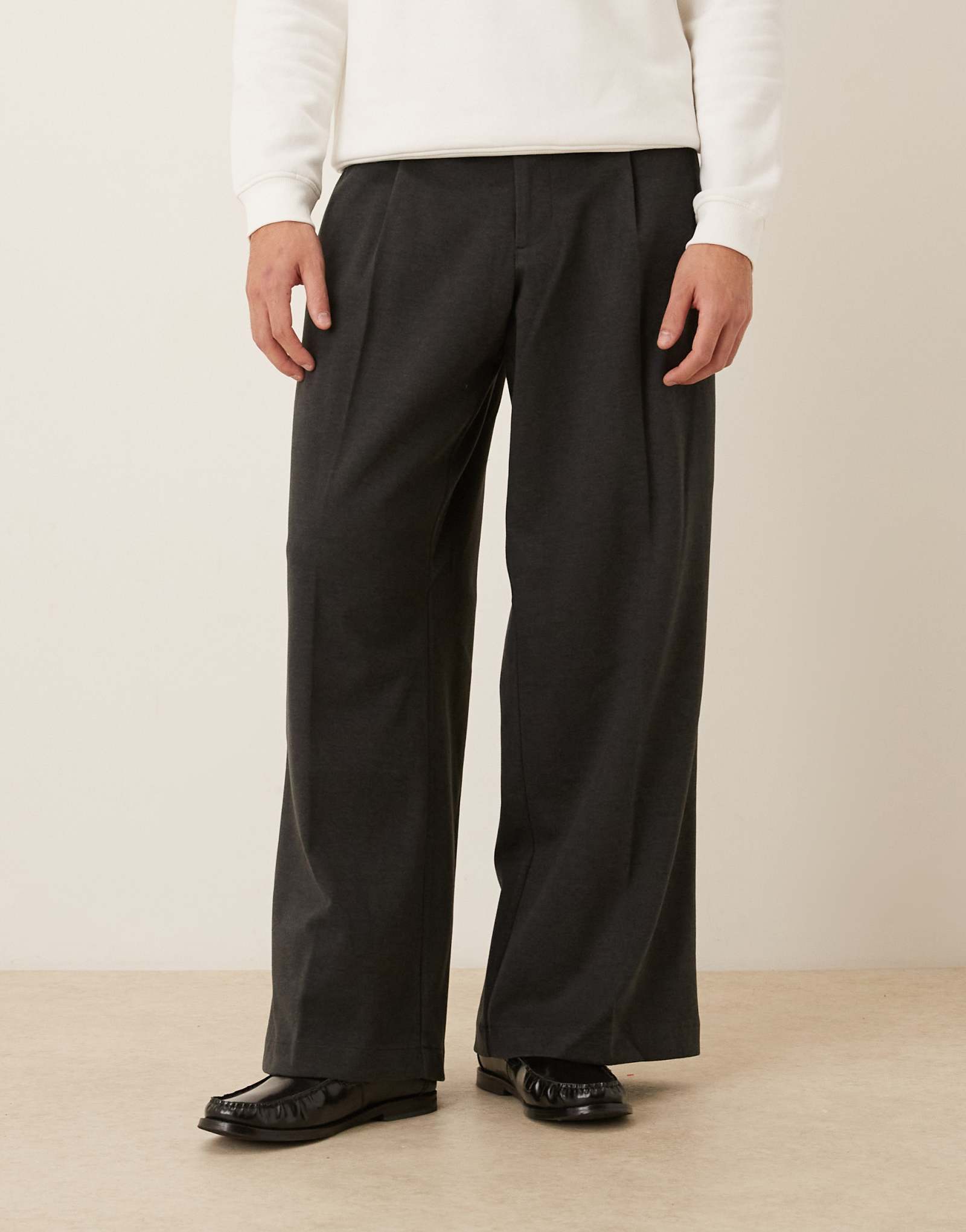 Элегантные свободные брюки-тяжеловесы ASOS DESIGN черного цвета с эластичным поясом