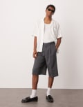 [ASOS DESIGN] ASOS DESIGN smart oversized bermuda shorts with front pleat in charcoal pinstripe-Grey W34 CHARCOAL