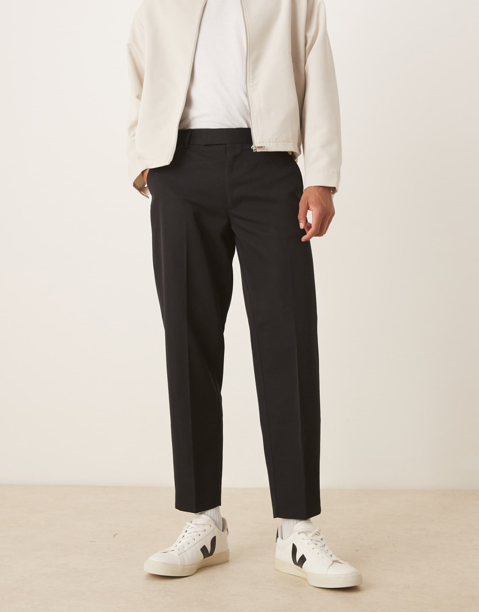 Элегантные зауженные брюки оверсайз от ASOS DESIGN черного цвета