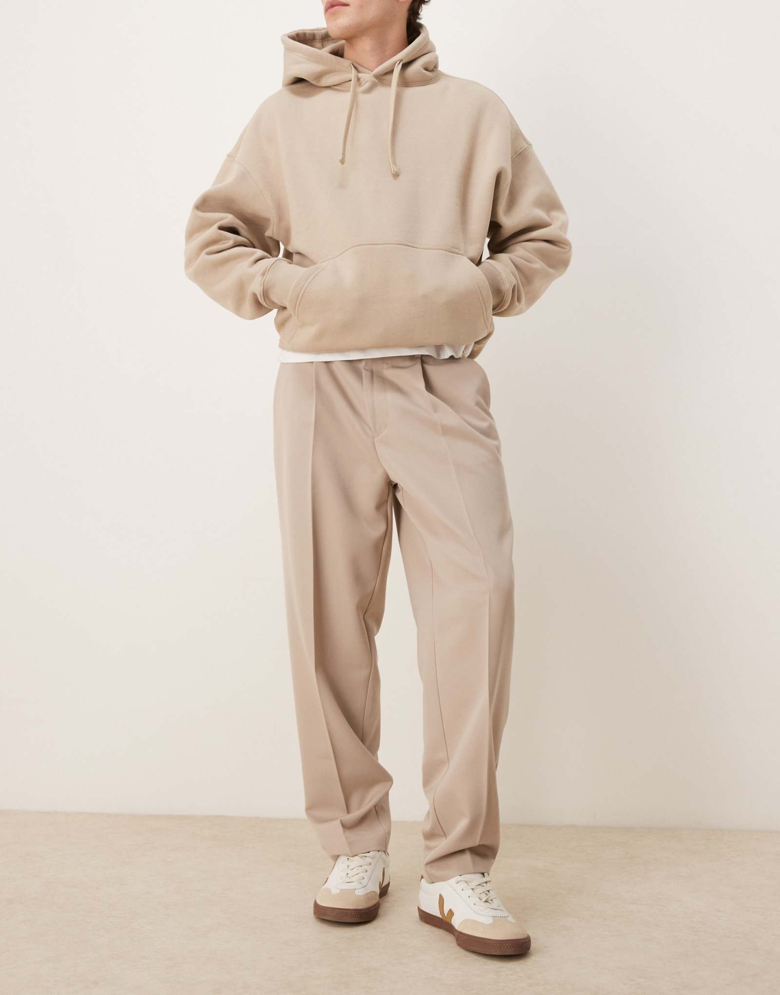 Элегантные зауженные брюки оверсайз от ASOS DESIGN со складкой спереди из камня