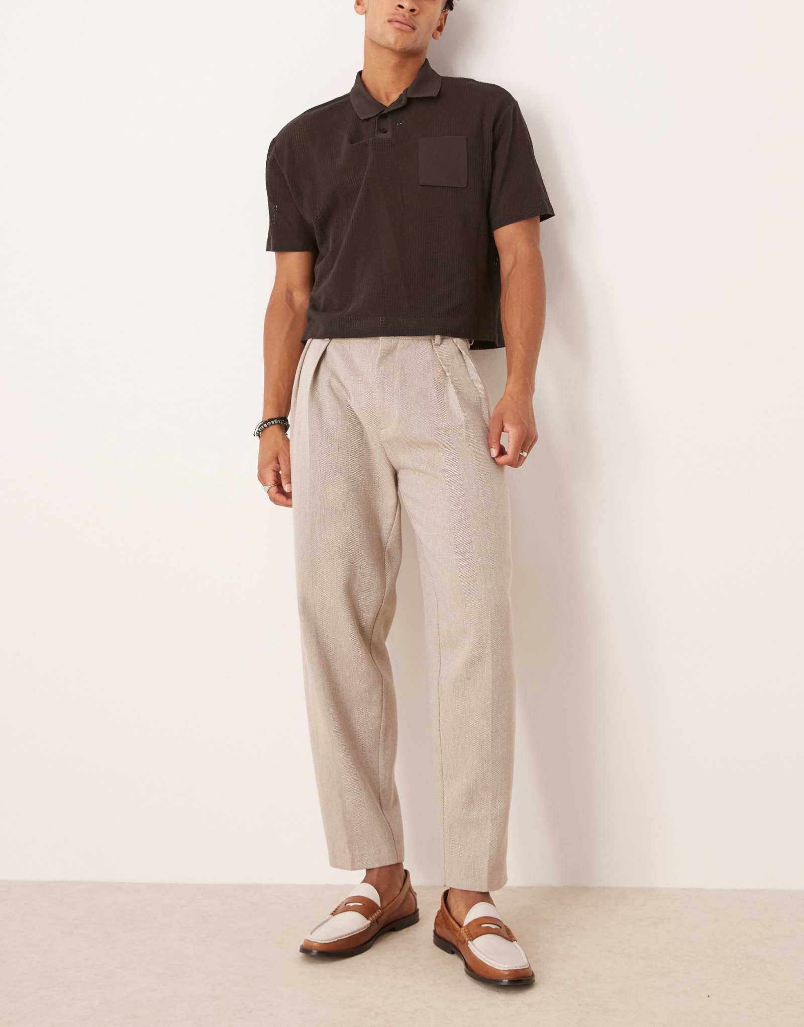 Элегантные зауженные брюки-плиссе оверсайз от ASOS DESIGN из шерсти верблюжьего цвета в елочку 