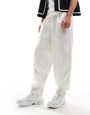 ASOS DESIGN ASOS DESIGN smart oversized tapered trousers in white