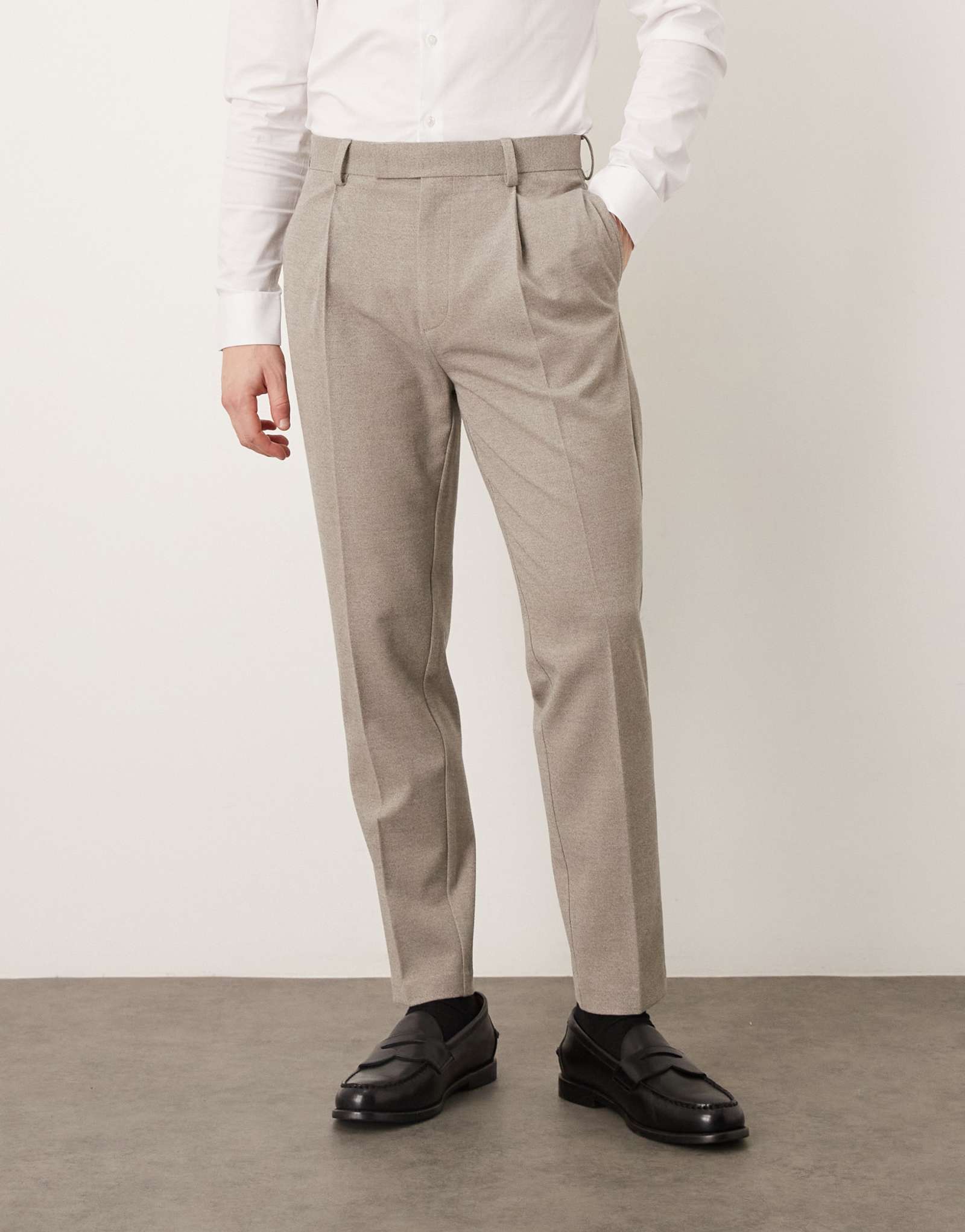 Элегантные фланелевые брюки зауженного кроя в складку от ASOS DESIGN серого меланжа