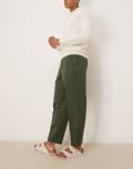 [ASOS DESIGN] ASOS DESIGN smart relaxed tapered fit pants in dark green W36 L32 GREEN