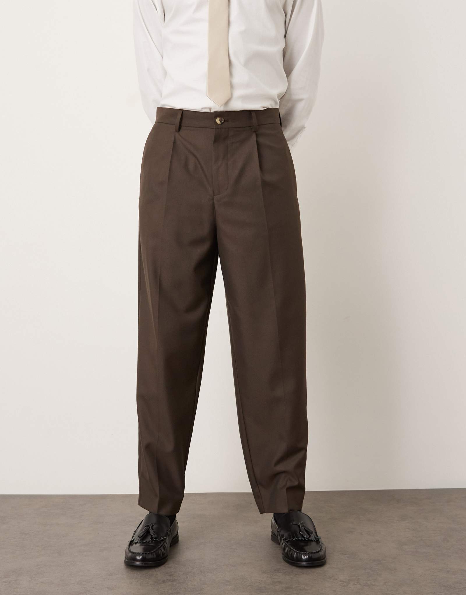 Элегантные зауженные брюки свободного кроя с коричневой микротекстурой от ASOS DESIGN