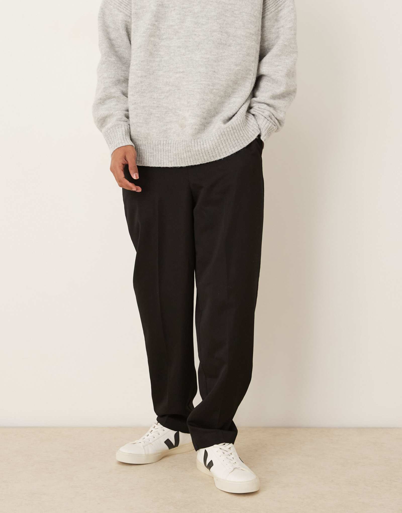 Элегантные зауженные брюки свободного кроя от ASOS DESIGN черного цвета с эластичным поясом на четверть длины