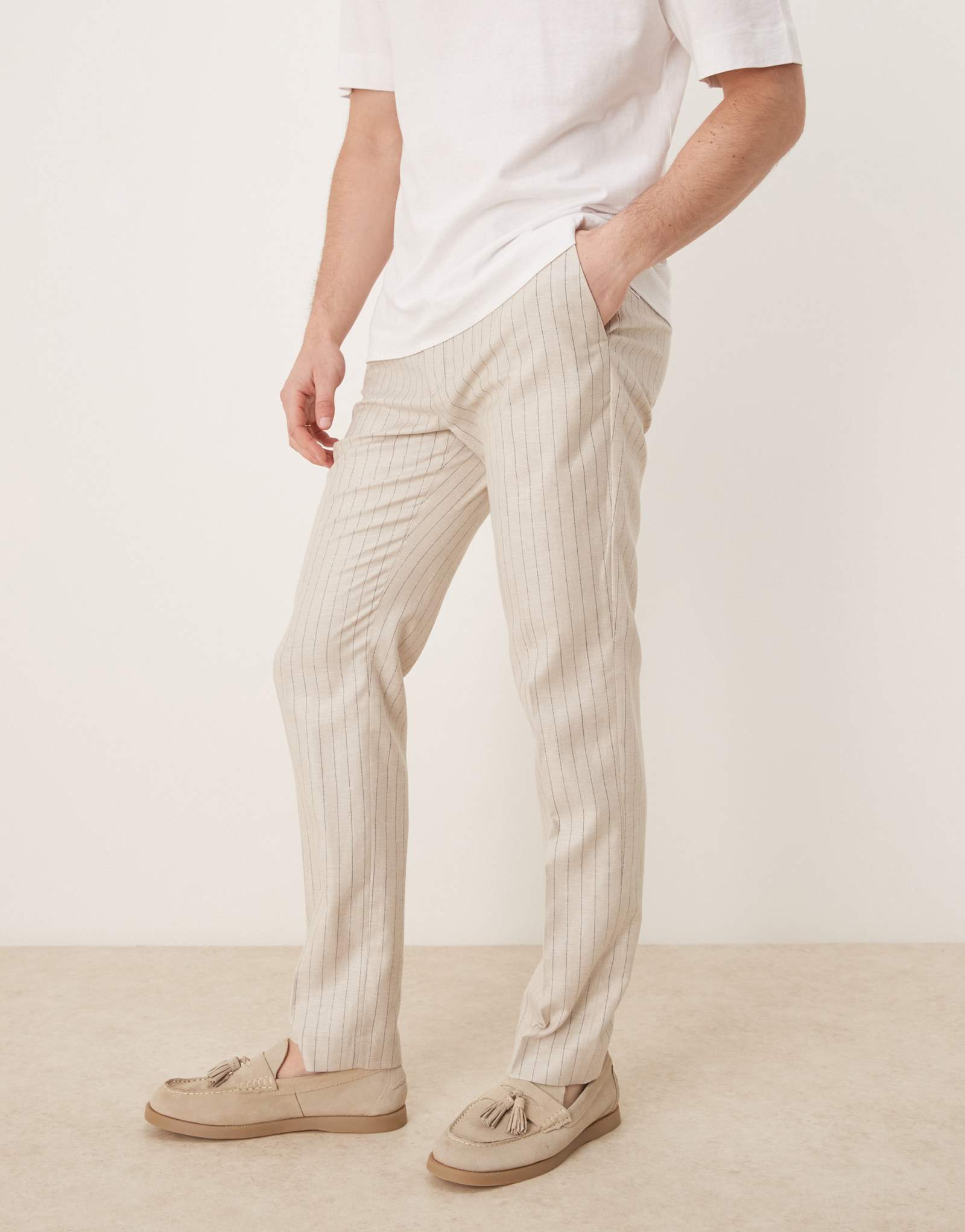Элегантные облегающие брюки из льняной смеси ASOS DESIGN кремового цвета в тонкую полоску