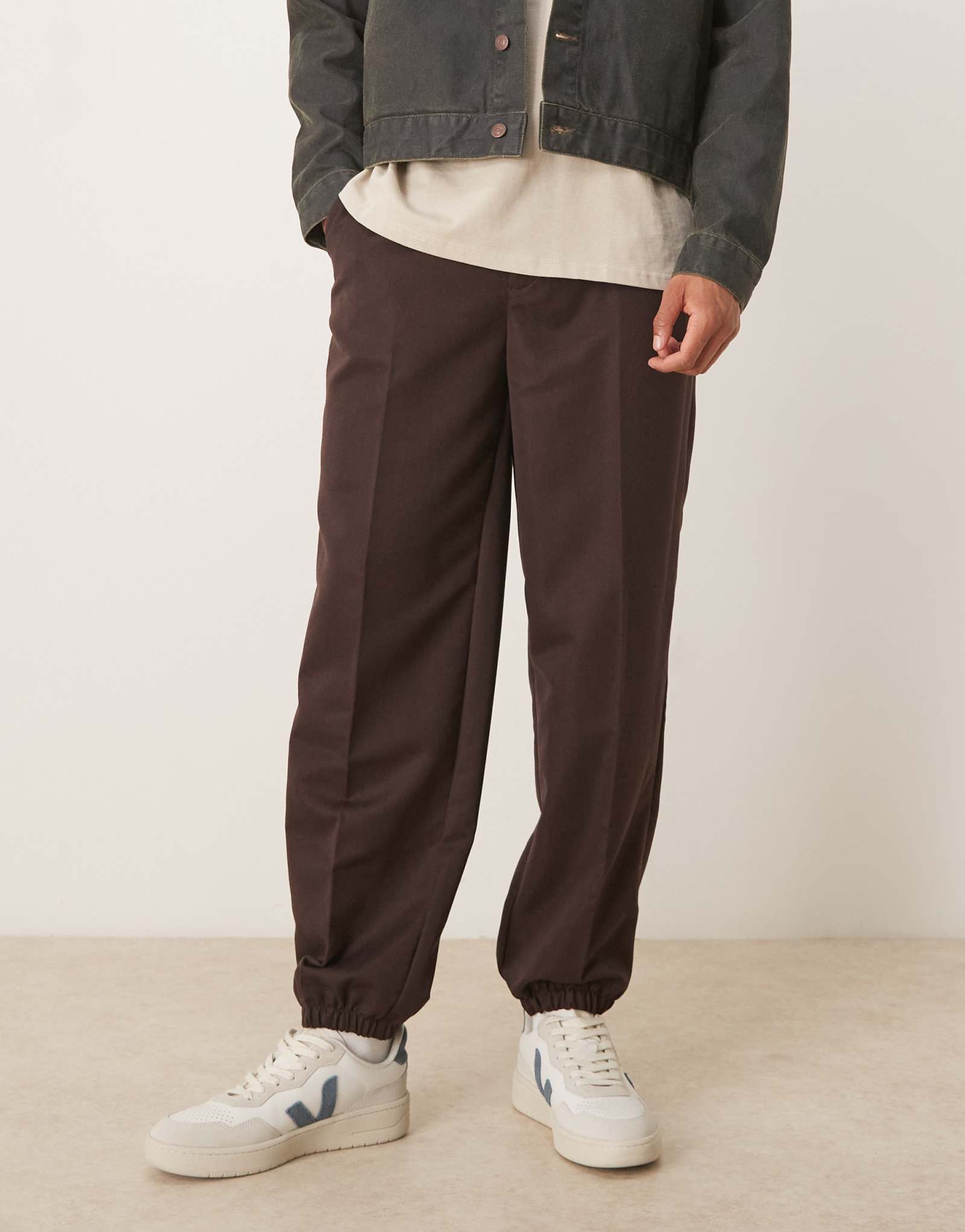 Элегантные прямые брюки ASOS DESIGN коричневого цвета с частично эластичным поясом и манжетами