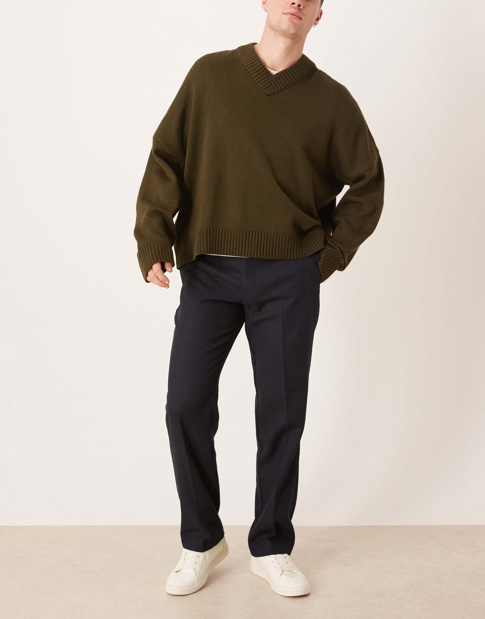 Элегантные брюки из смеси шерсти ASOS DESIGN прямого кроя темно-синего цвета