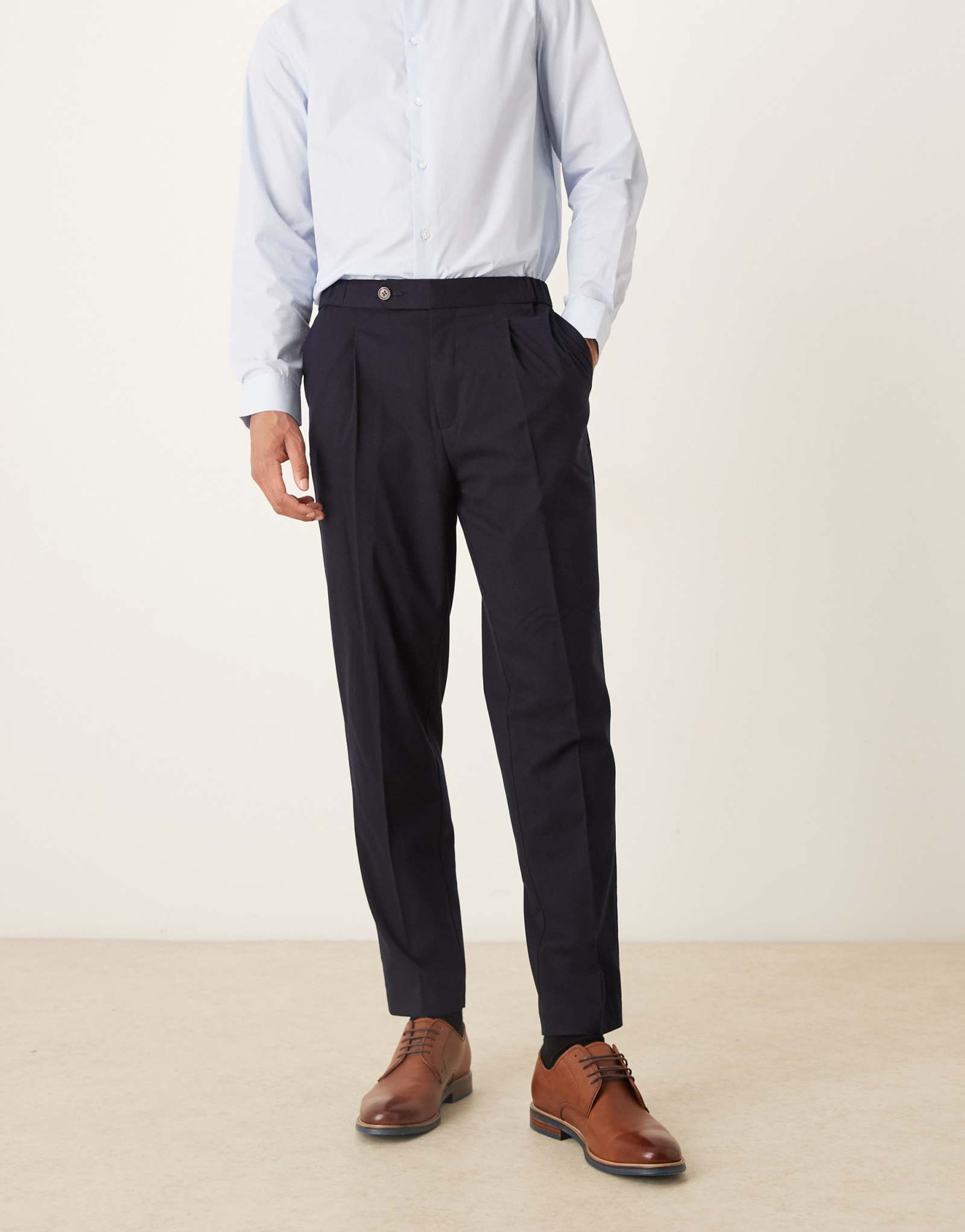 Элегантные зауженные брюки ASOS DESIGN с эластичным поясом из темно-синей фланели