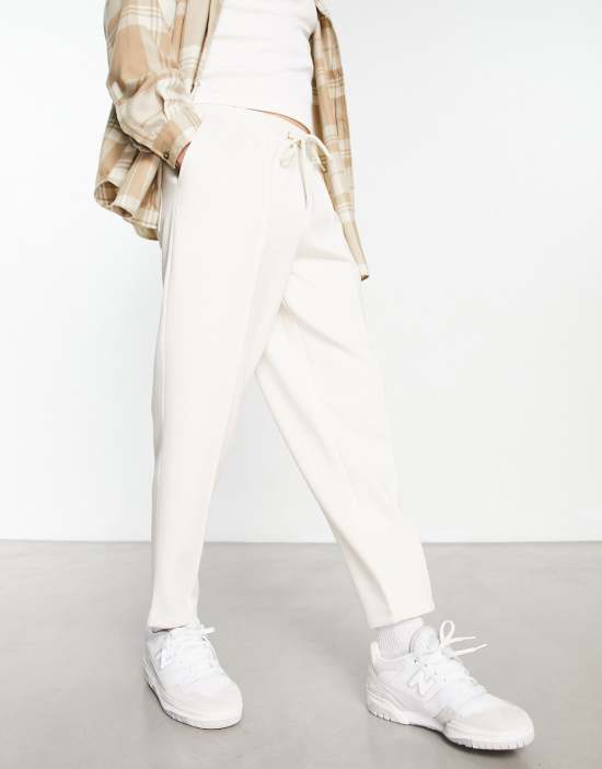 https://images.asos-media.com/products/asos-design-smart-tapered-sweatpants-in-beige-scuba/204076513-4?$n_550w$&wid=550&fit=constrain