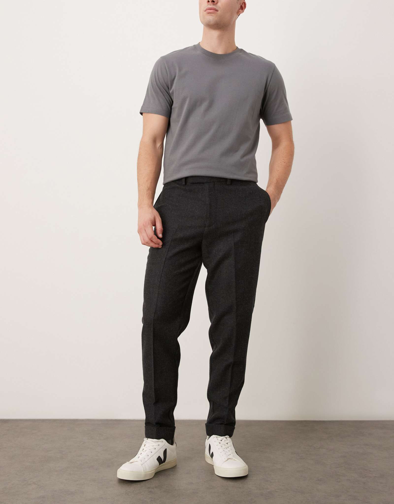 Элегантные зауженные брюки из шерстяной смеси ASOS DESIGN в клетку цвета древесного угля