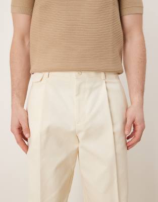 ASOS DESIGN - Nette katoenen chinobroek met wijde pijpen en plooien aan de voorkant in wit