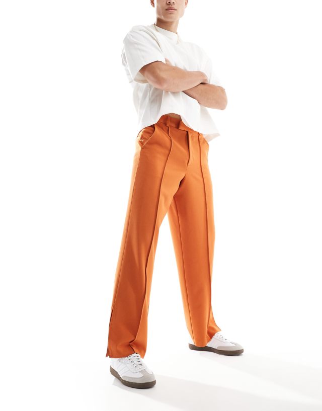 ASOS DESIGN - smart wide leg trousers with pintucks and side splits in rust