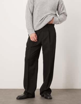 Smarte Hose in Schwarz mit weitem Bein und Bundfalten Schwarz 56 Regular