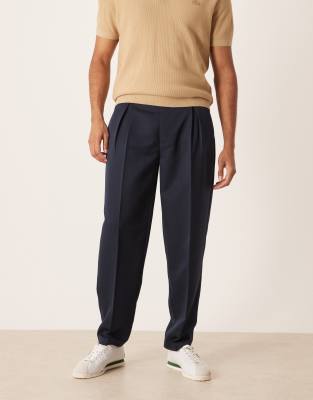 Smarte, schmal zulaufende Oversize-Hose in Marineblau mit Bundfalten Marineblau 44 Regular