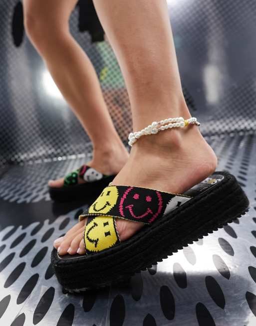 ASOS DESIGN - Smiley Collab - Hæklede flatform-mules i sort
