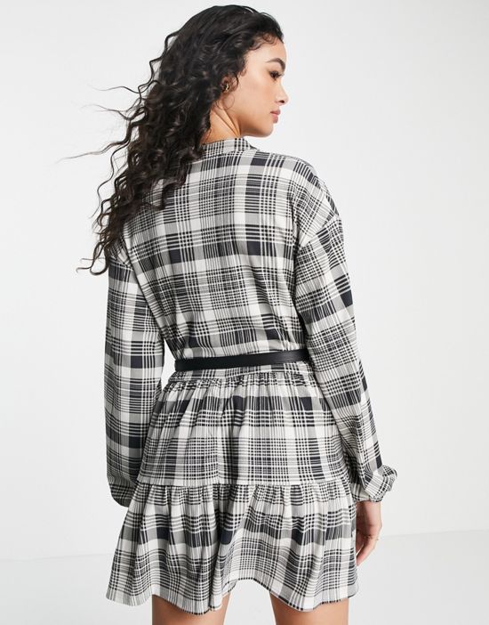 https://images.asos-media.com/products/asos-design-smock-button-through-romper-with-belt-in-mono-check/202185042-2?$n_550w$&wid=550&fit=constrain