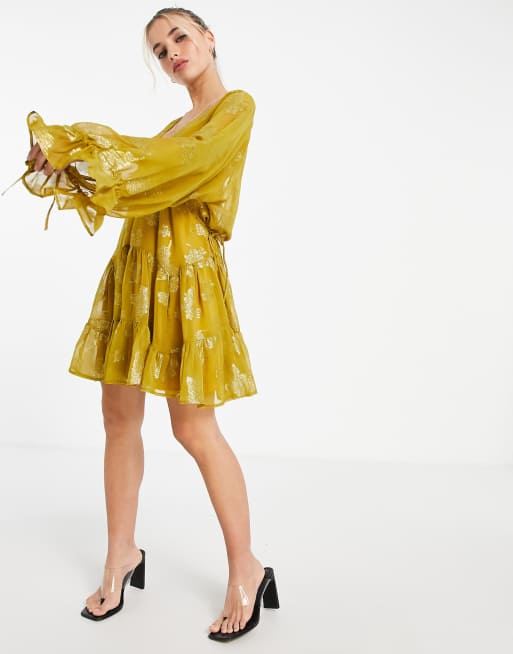 ASOS DESIGN - Smock-minikjole i jacquard og chiffon med blomstermønster og bindebånd i taljen 