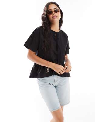 smock tie front top in black