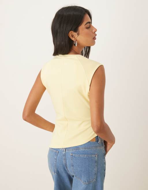 ASOS DESIGN – Smörgul, asymmetrisk T-shirt med midjedetalj och spetsiga axlar, 3 av 4