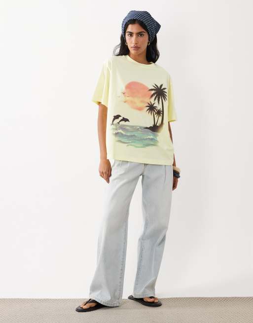 ASOS DESIGN – Smörgul t-shirt i oversized fit med boxig passform och airbrushed semestertryck, 2 av 4