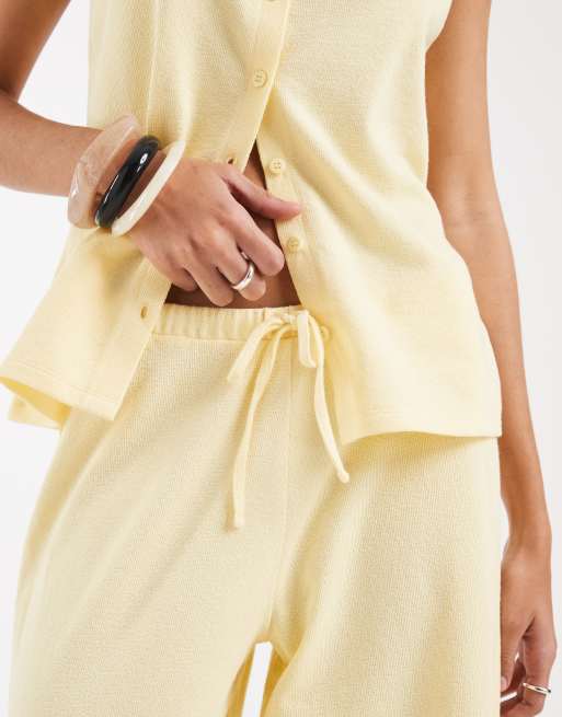 ASOS DESIGN – Smörgula, texturstickade byxor med vida ben, del av set, 4 av 5