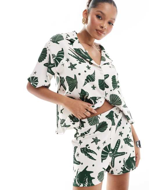 ASOS DESIGN – Snäckmönstrade shorts, del av set