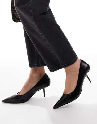 Snatched pointed mid heeled pumps in black