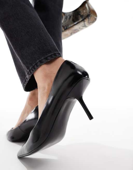 ASOS DESIGN Snatched pointed mid heeled pumps in black