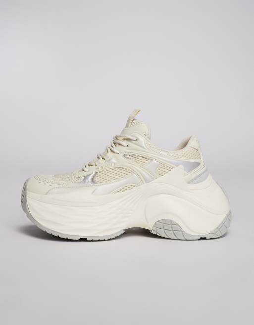 ASOS DESIGN Sneaker aus weiBem Netzstoff und Kunstledereinsatzen mit dicker Sohle