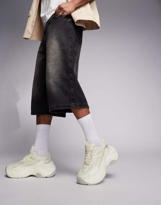 ASOS DESIGN – Sneaker aus weißem Netzstoff und Kunstledereinsätzen mit dicker Sohle, 4 von 5