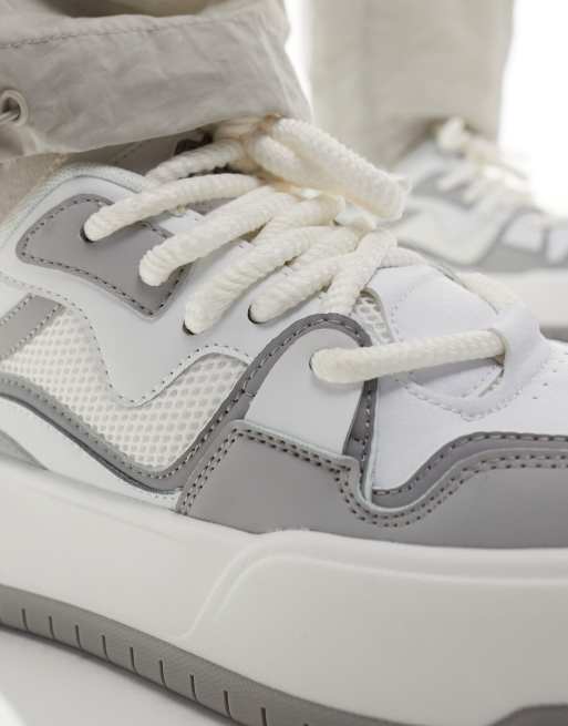 ASOS DESIGN Sneaker in Grau und WeiB mit dicker Sohle