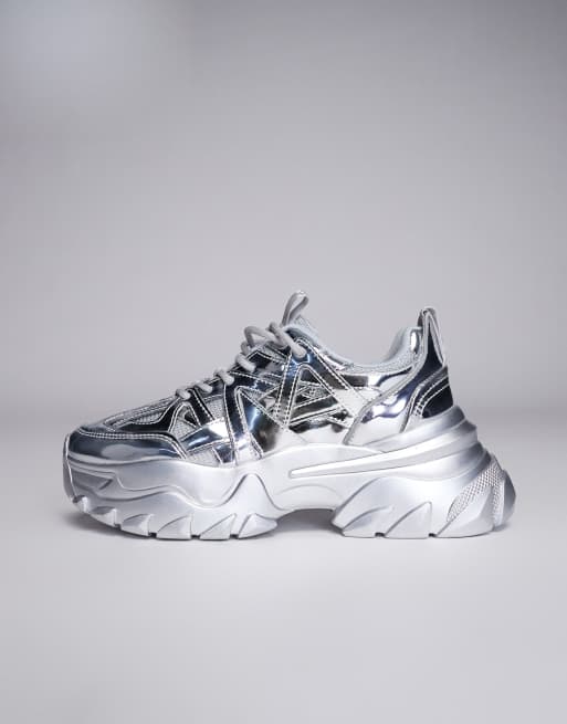 ASOS DESIGN Sneaker in Metallic Silber mit dicker Sohle