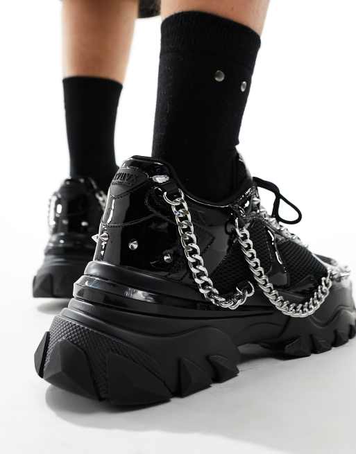 ASOS DESIGN Sneaker in Schwarz mit Nietenbesatz und dicker Sohle