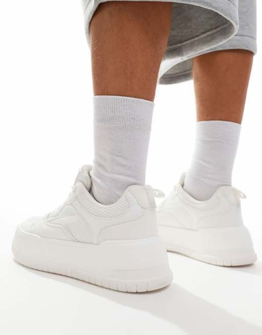 ASOS DESIGN Sneaker in WeiB zum Schnuren mit dicker Sohle