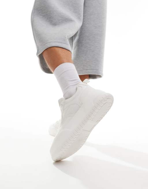 ASOS DESIGN Sneaker in WeiB zum Schnuren mit dicker Sohle ASOS