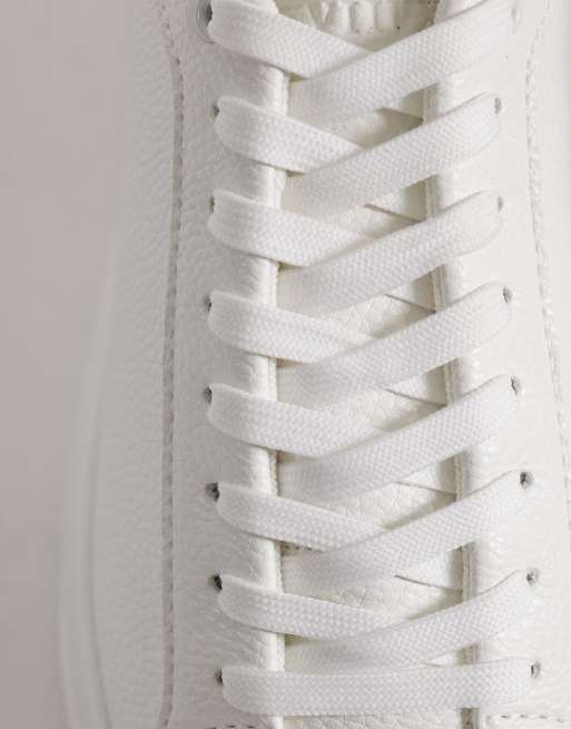 ASOS DESIGN – Sneaker zum Schnüren in gewalktem Weiß und Marineblau, 4 von 5