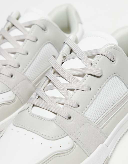 ASOS DESIGN - Sneakers a pannelli bianche e grigie, 2 di 4