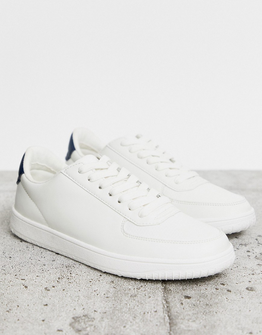 ASOS DESIGN - Sneakers bianche con linguetta sul tallone a contrasto-Bianco