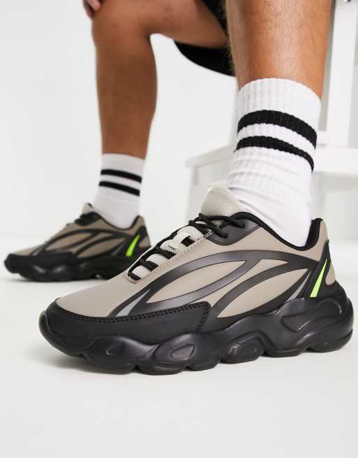 ASOS DESIGN - Sneakers in beige met tech details op dikke zool