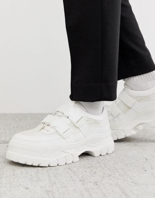 sneakers with chunky sole